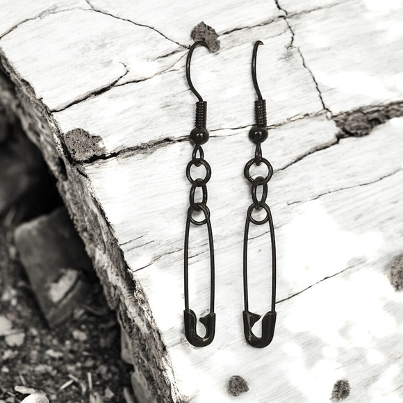 5 For $25💫Small Black Safety Pin Punk Dangles - Picture 5 of 5